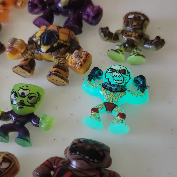 Million Warriors Miniature Figure Lot - Picture 3 of 3